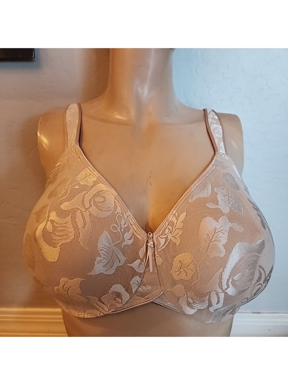 Wacoal Breast Cancer Awareness Bra 34DD Nude Underwire Unlined 85567